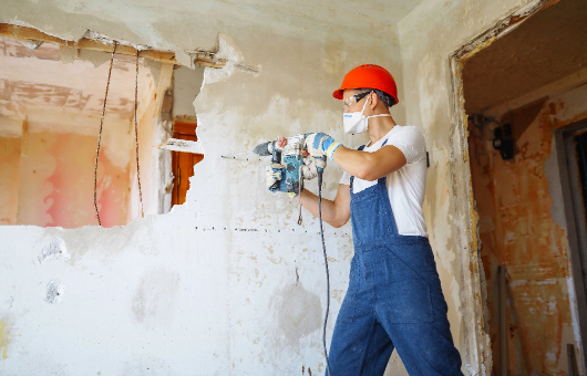 construction-worker-uses-drill-for-renovation-proj-2026-09-21-21-38-47-utc